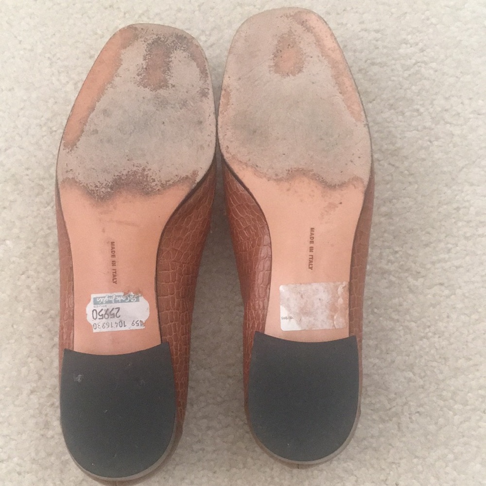 Salvatore Ferragamo Tan Croc-Embossed Leather Chain Loafers - Picture 5 of 7